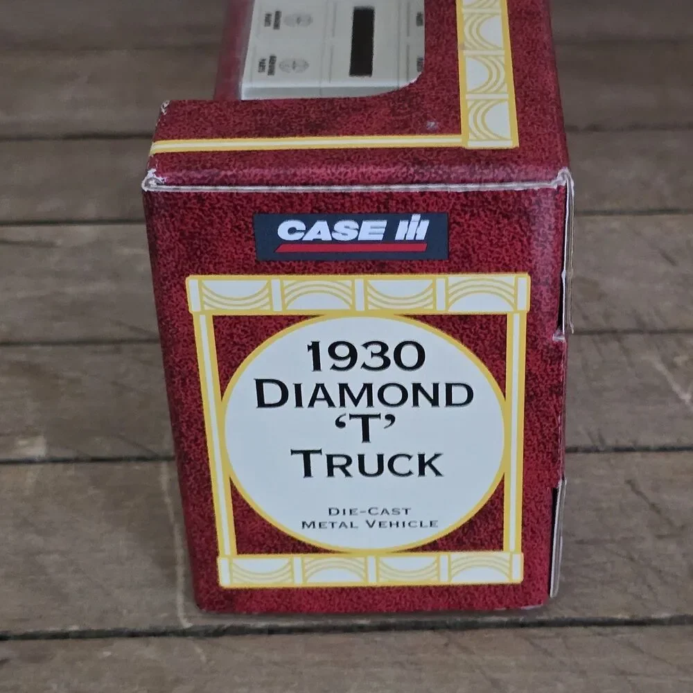 Ertl CASE 1930 Diamond ‘T’ Truck Die-Cast Metal Vehicle Coin Bank Red 1988
